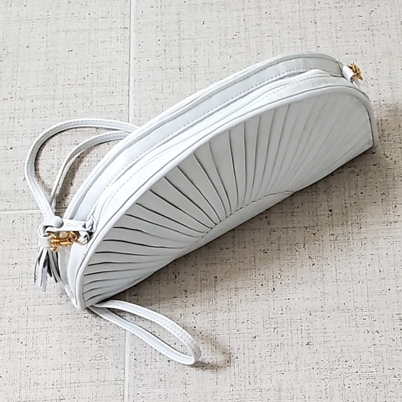 Vintage Brio! Fan Shape White Leather Convertible Bag, Fringe Tassle, EUC - Picture 4 of 15